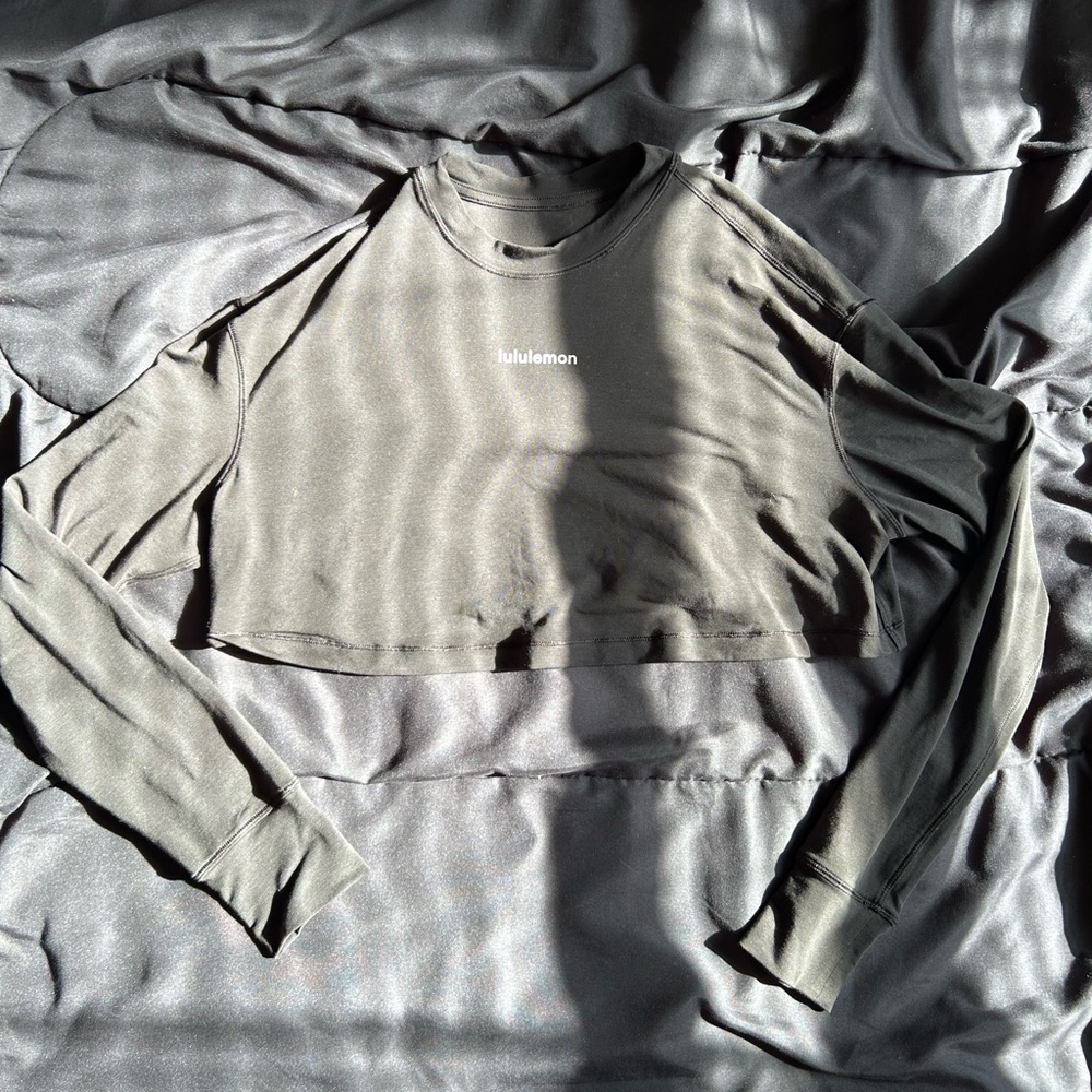 Lululemon Cropped Long Sleeve Top